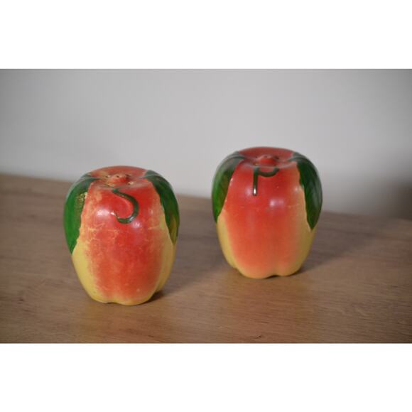 Vintage Hull Pottery Blushing Apple Salt & Pepper Shakers 1940s Ceramic - Picture 1 of 5